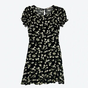 Francesca’s puff sleeve daisy floral mini dress